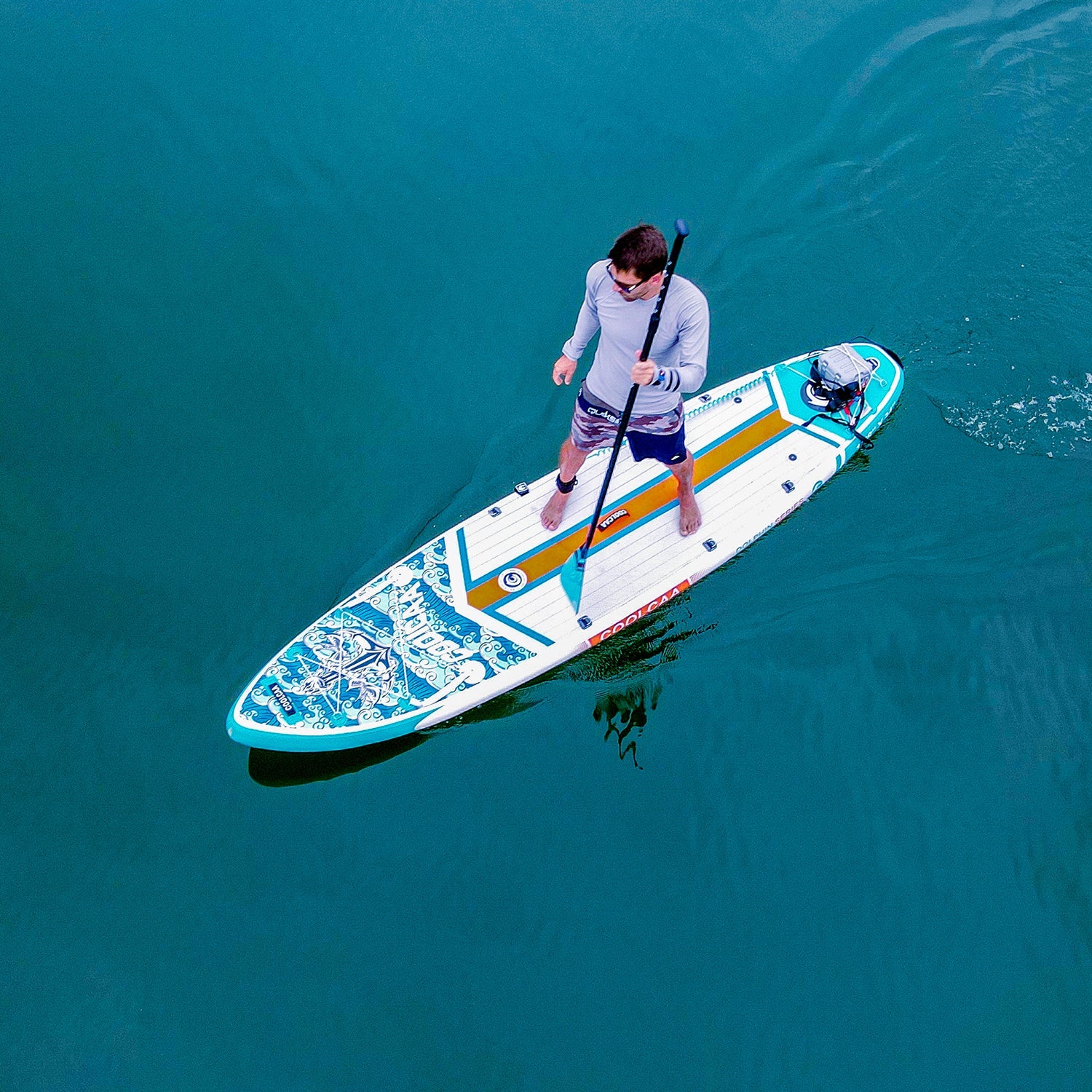 paddle board with streamlined design